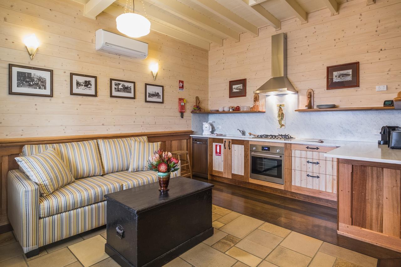 Old Bank Boutique Hotel ميتاغونغ المظهر الخارجي الصورة