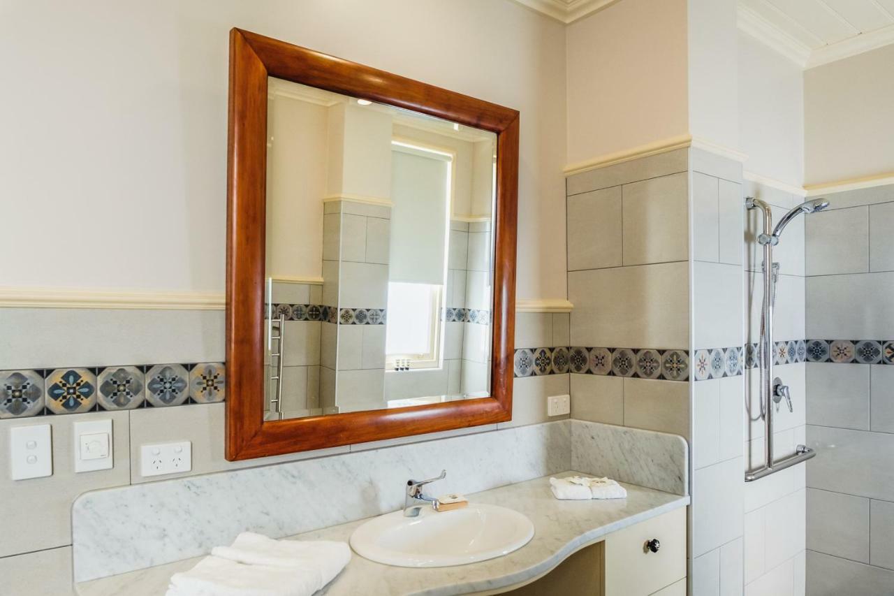 Old Bank Boutique Hotel ميتاغونغ المظهر الخارجي الصورة